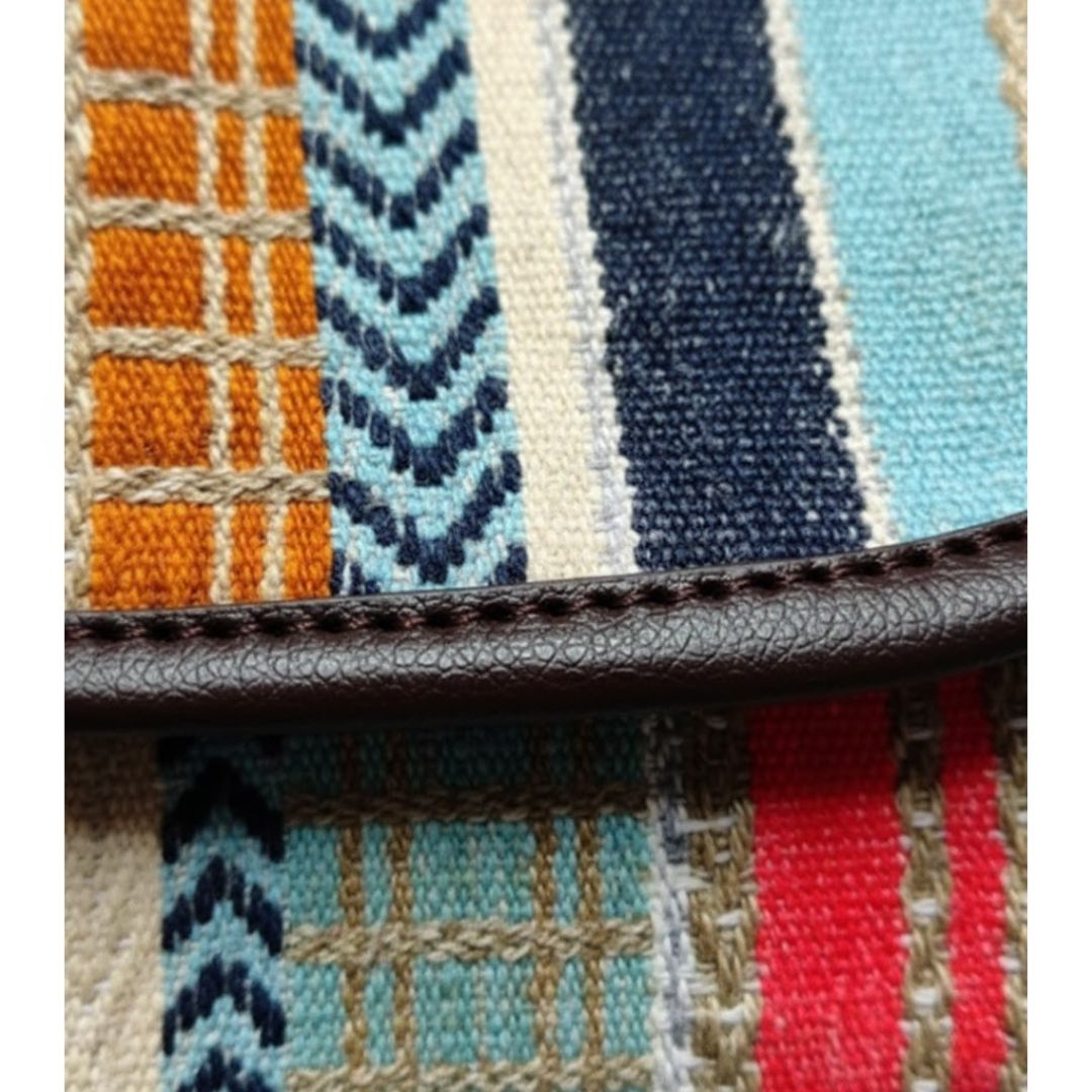 Stylish Carry-all Sling Bag for Everyday Use 090